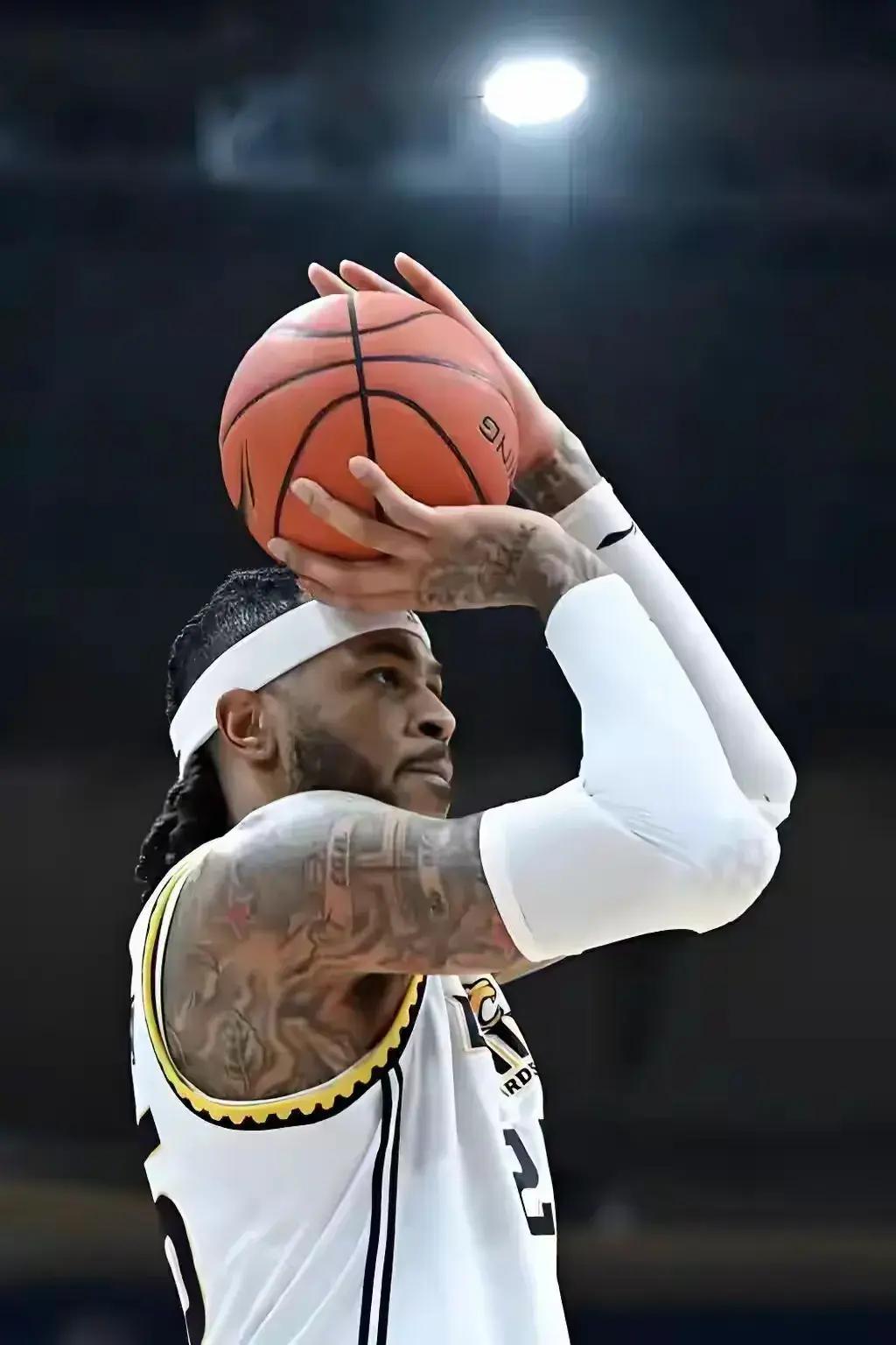 包含今晨NBA总决赛传出新动向，北京首钢调整名单，管理层表态——球迷炸锅，资深球员宣示担当的词条-开云