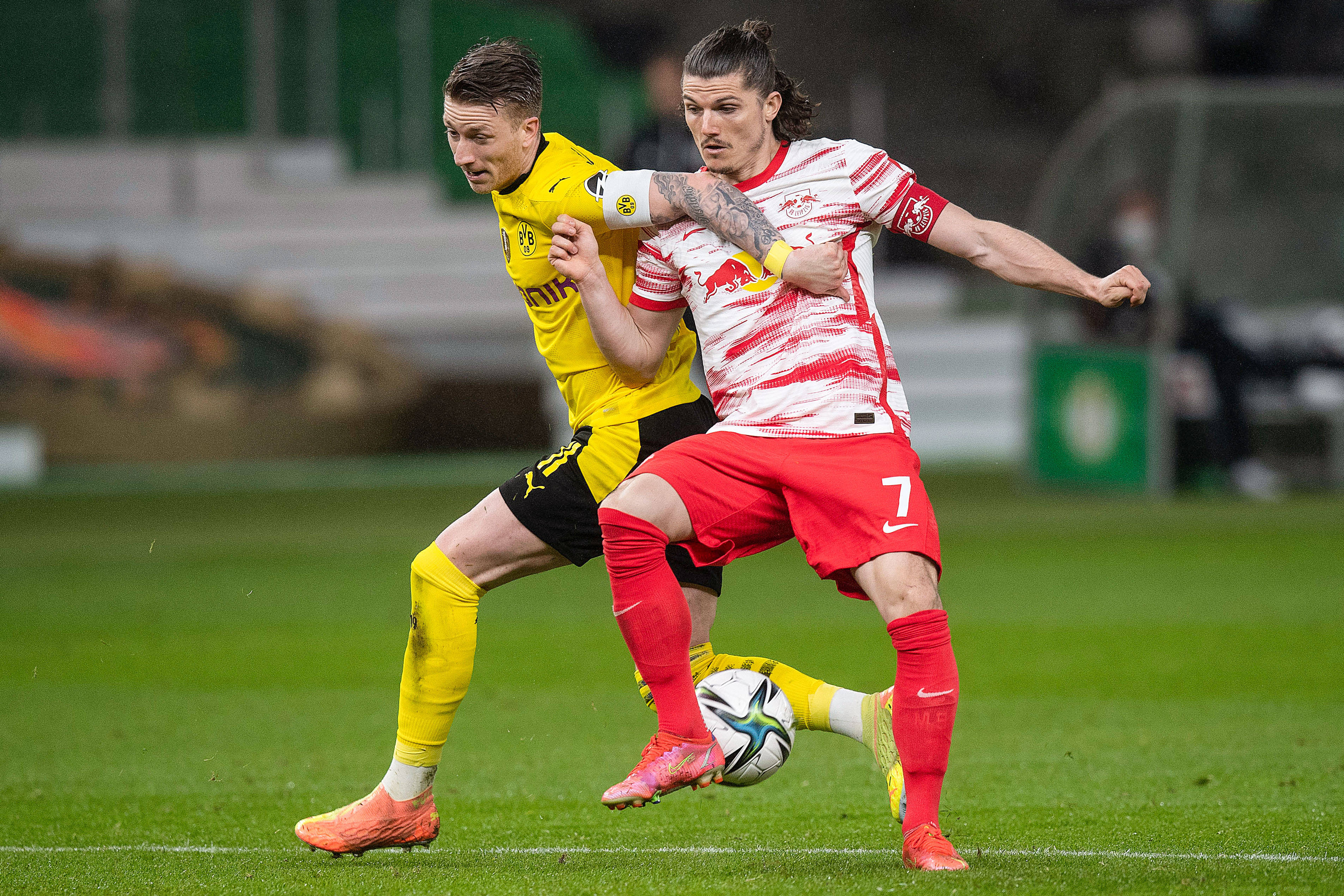 多特蒙德迎德国杯关键赛，关键时刻绝杀压哨，信心回归，更衣室氛围转暖的简单介绍-开云下载